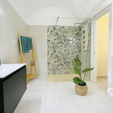 Giati - Cortile Privato & Metro Κατάνια