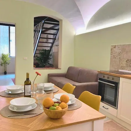 Nyaraló Giati - Cortile Privato & Metro *