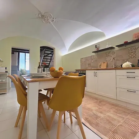 Giati - Cortile Privato & Metro * Catania